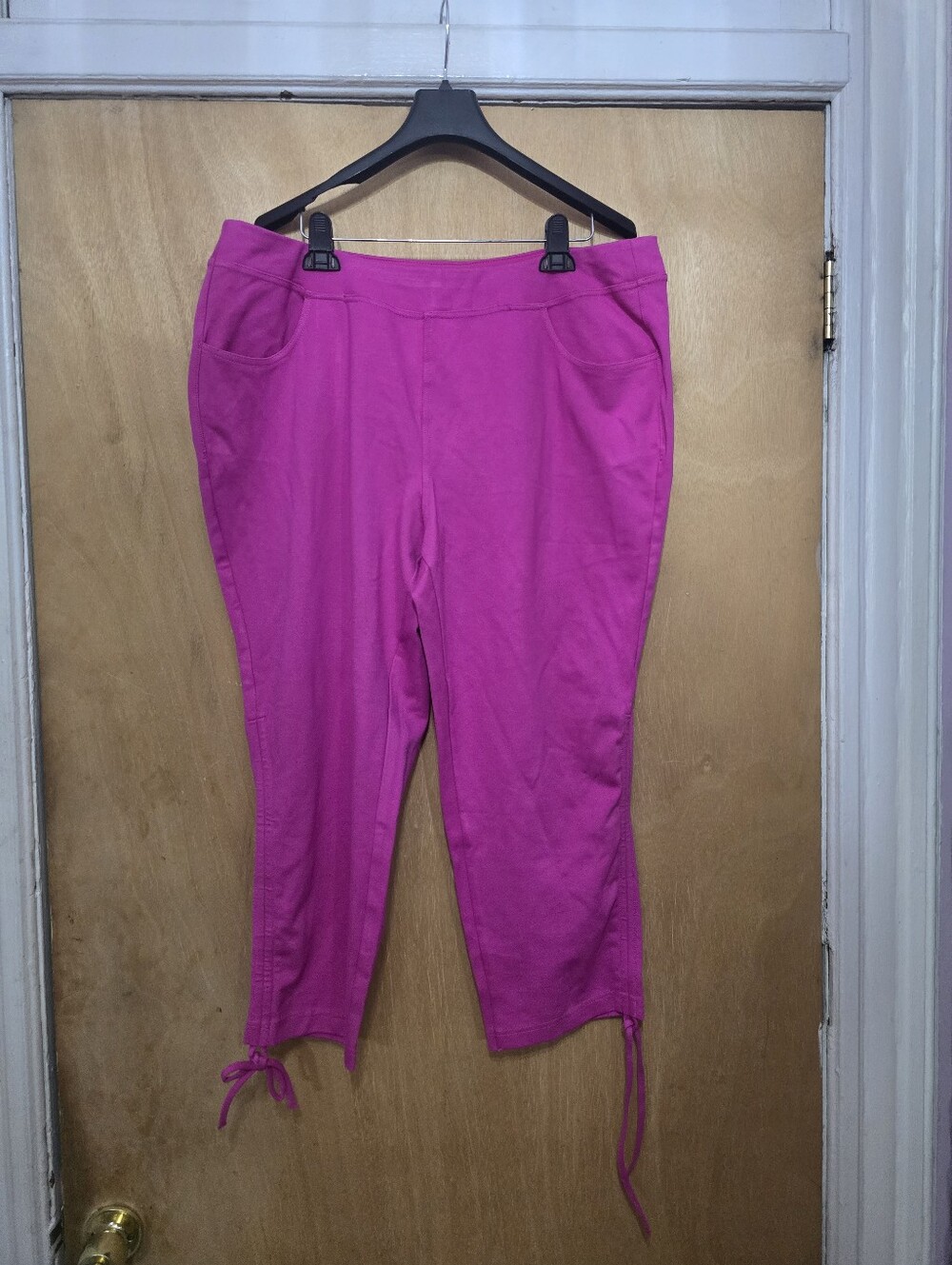 Kim GravelWomen's Magenta Drawstring Capri Pants